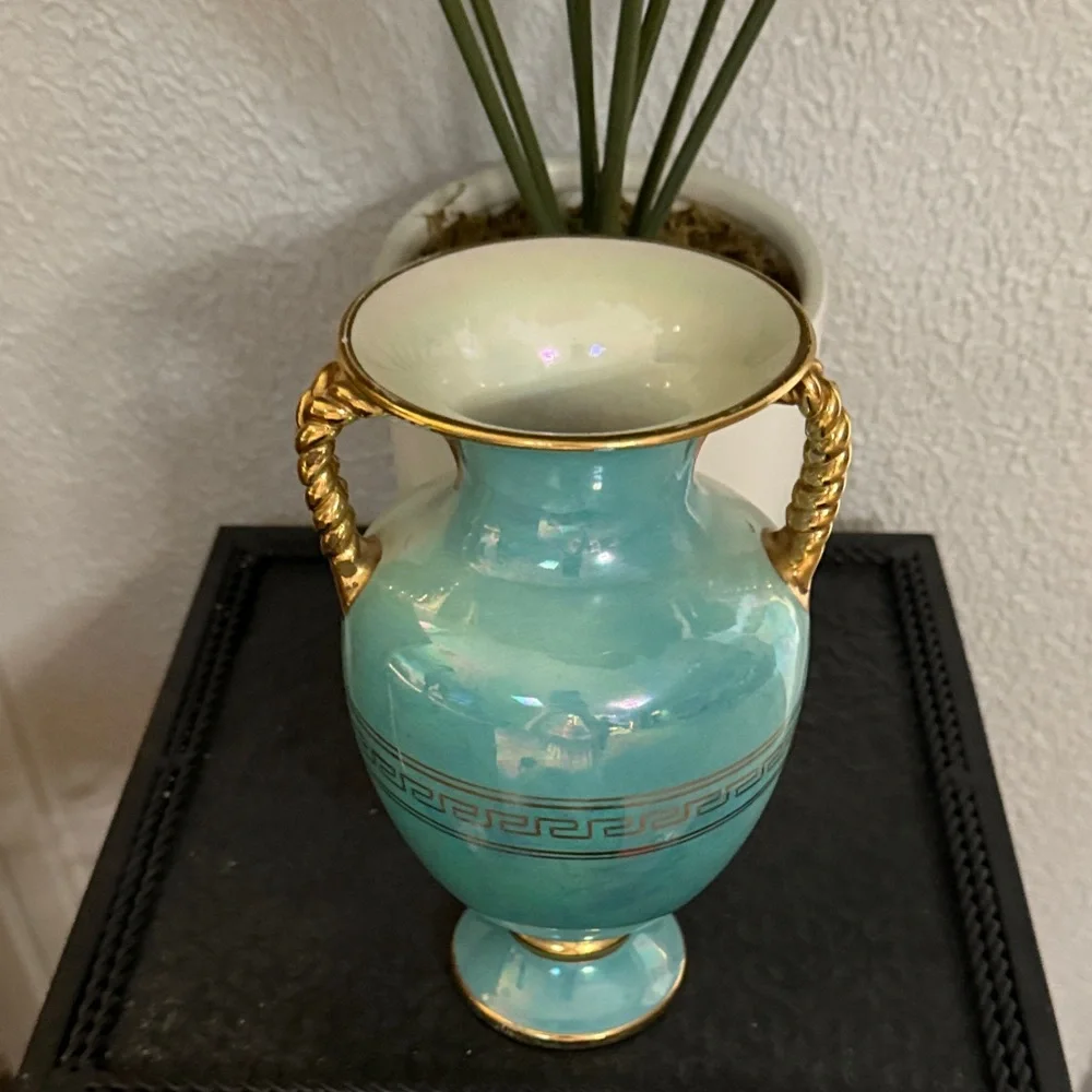 Elegant Ceramic Vase with‎ Gold Accents